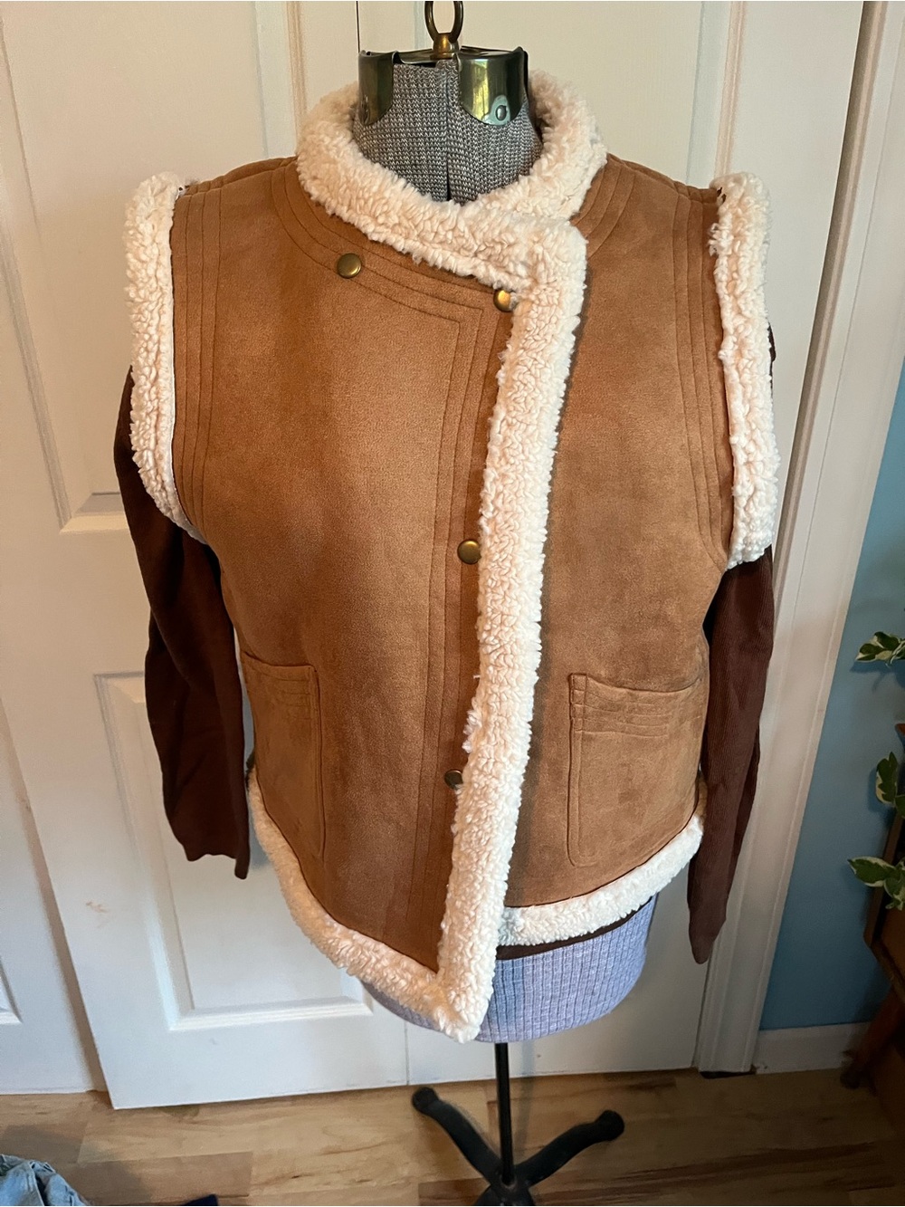 Women's Tan Faux Suede Sherpa-Trim Vest Size Medium